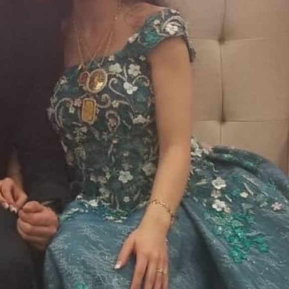 Engagement gown - Picture 4 of 5